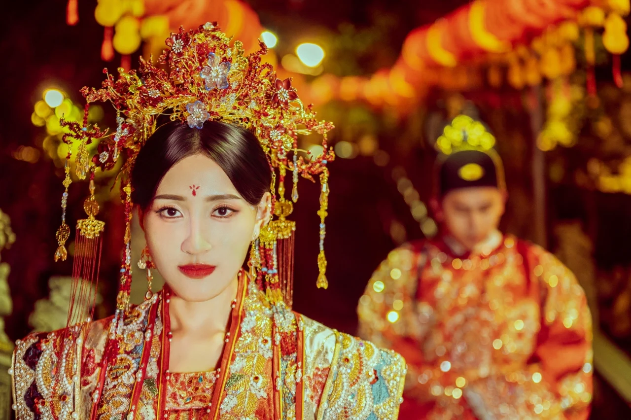 中式婚紗｜古宅與廟埕紅金場景